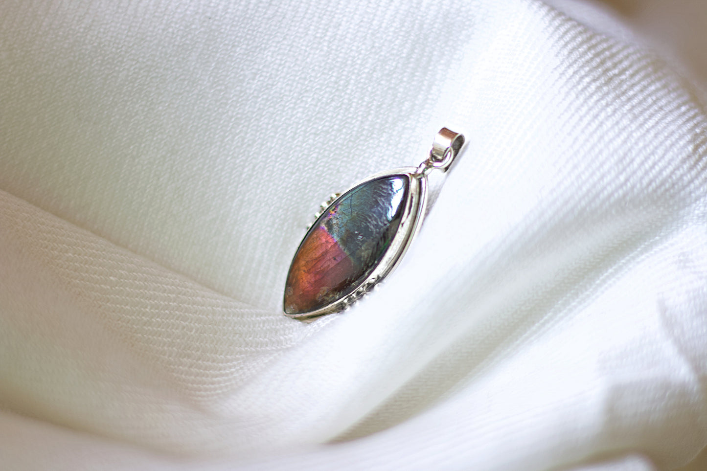 Tidal Star Labradorite Pendant